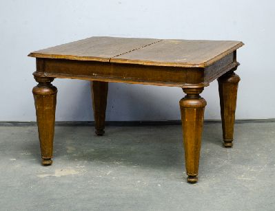 Старинный обеденный стол