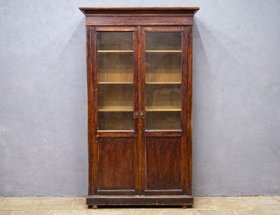 Дубовый книжный шкаф начала 20 века