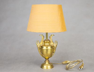 Старинная настольная лампа с лебедями