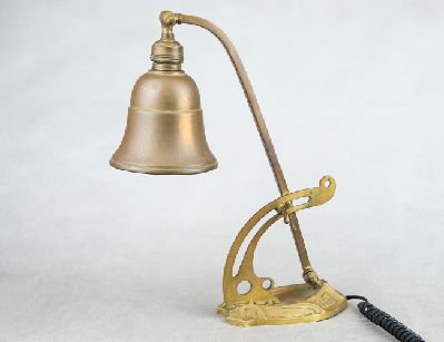 Настольная лампа в стиле модерн