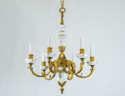 Бронзовая люстра с фарфоровыми элементами