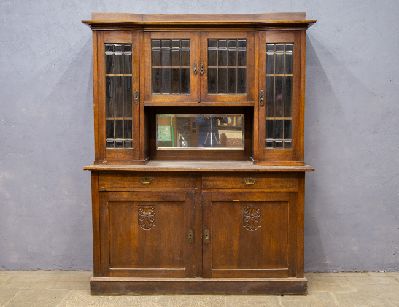 Старинный дубовый буфет