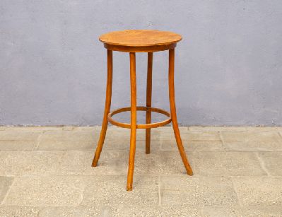 Старинный круглый столик