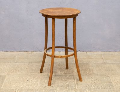 Старинный круглый столик