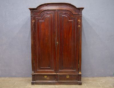 Старинный платяной шкаф