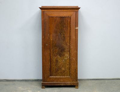 Старинный кабинетный шкаф