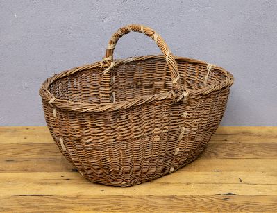 Старинная плетёная корзина