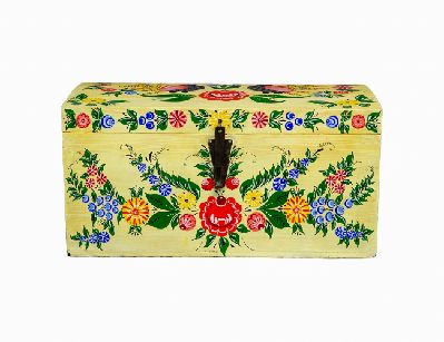 Старинный сундук с росписью