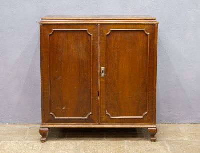 Винтажный бельевой шкаф