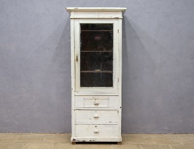 Старинный шкаф
