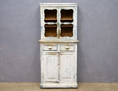 Старинный деревенский буфет