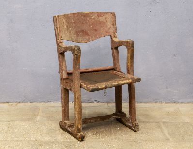 Старинное кресло из зала