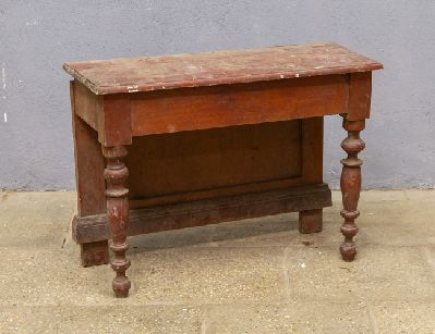 Старинная консоль