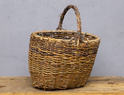 Старинная плетёная корзина