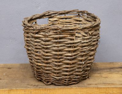 Старинная плетёная корзина