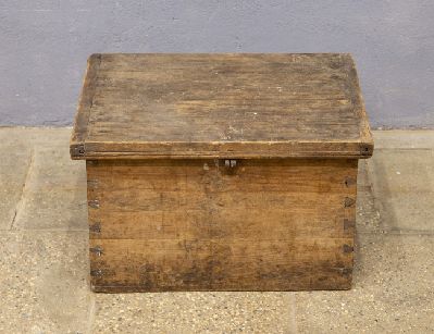 Старинный сундук