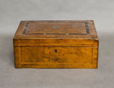 Старинная шкатулка с маркетри