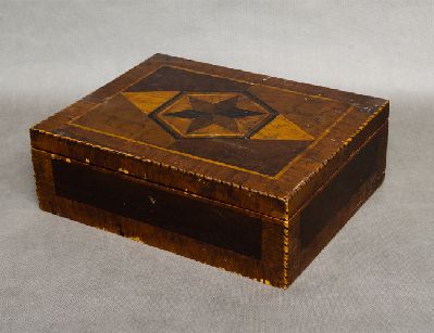 Старинная шкатулка с маркетри