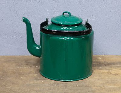 Старинный эмалированный чайник