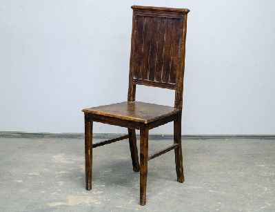 Старинный дубовый стул