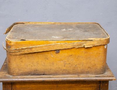 Старинная коробка для платьев