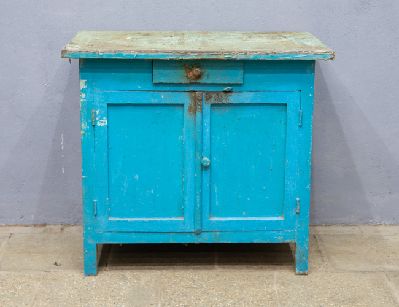 Старинная деревенская тумба