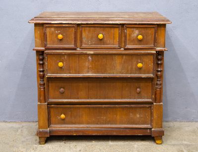 Старинный комод