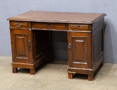 Старинный письменный стол