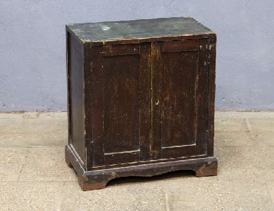 Старинная тумба