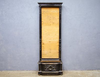 Старинное простеночное зеркало с цветочницей