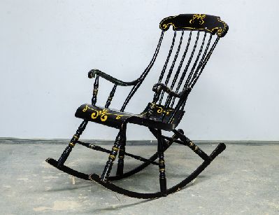 Старинное кресло-качалка
