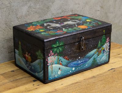 Расписной сундук для новогодних игрушек