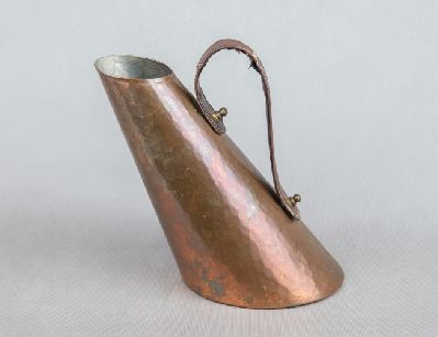 Старинный медный кувшин