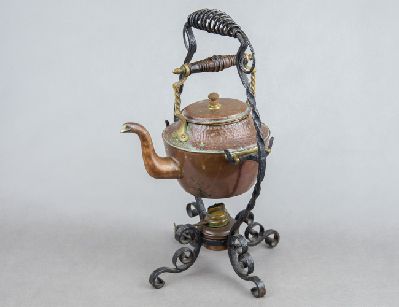 Стaриннaя бульотка на ковaнной пoдстaвке