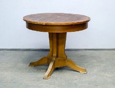 Старинный круглый обеденный стол