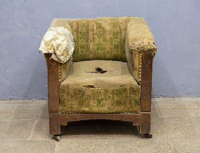 Старинное дубовое кресло