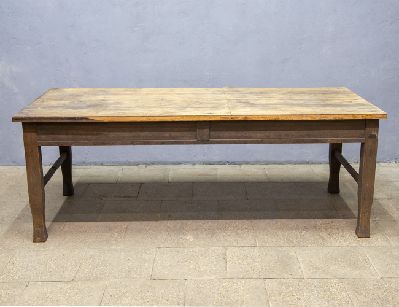 Большой старинный обеденный стол