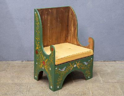 Кресло с росписью