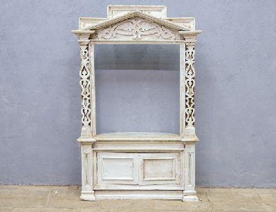 Старинный красный угол