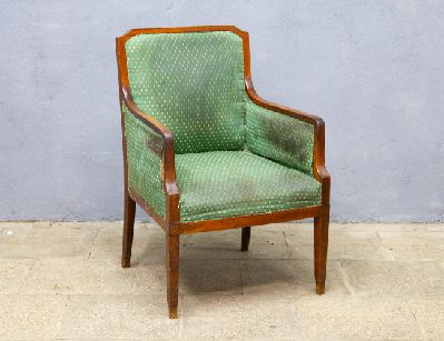 Старинное кресло красного дерева