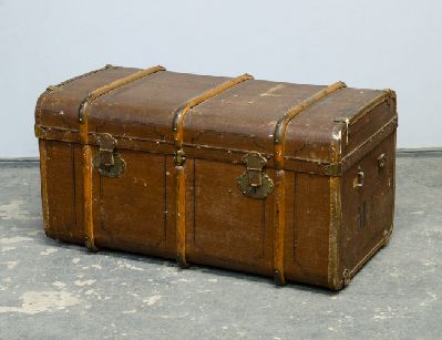 Старинный каретный сундук