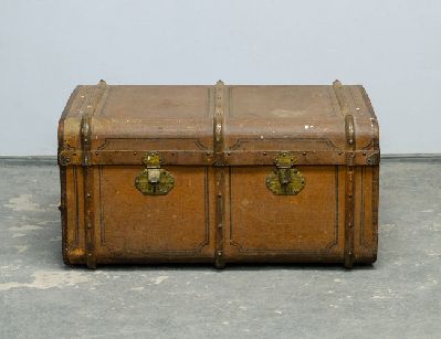 Старинный каретный сундук