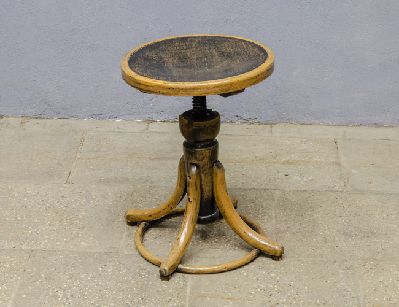 Старинный винтовой табурет