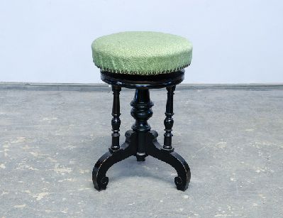 Старинный винтовой табурет 19 века