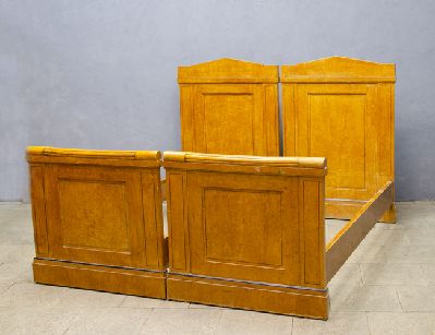 Парные кровати карельской берёзы