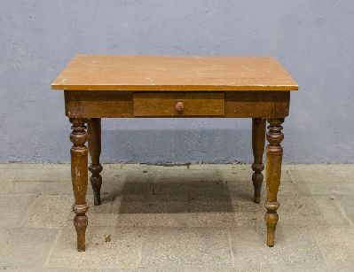 Старинный деревенский стол с ящиком