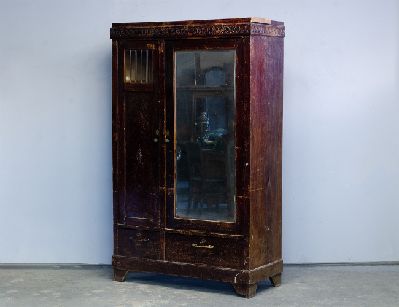 Старинный платяной шкаф