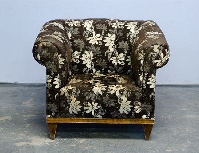 Старинное кресло