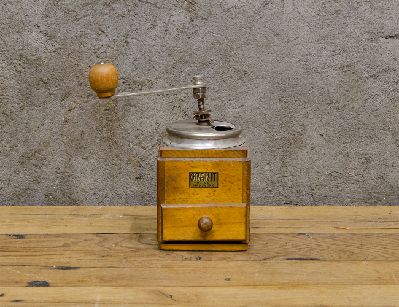 Винтажная ручная кофемолка Oranit