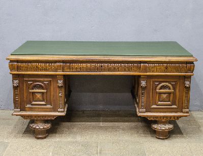 Дубовый письменный стол 19-го века